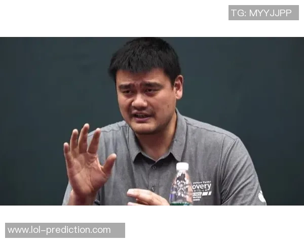 姚明在比赛中因犯规被判罚球的精彩瞬间解析与影响