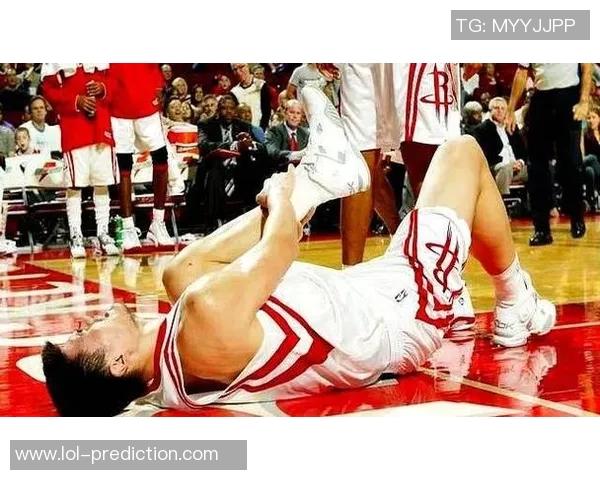 姚明扣篮瞬间回顾：巨人之力与激情碰撞的篮球传奇