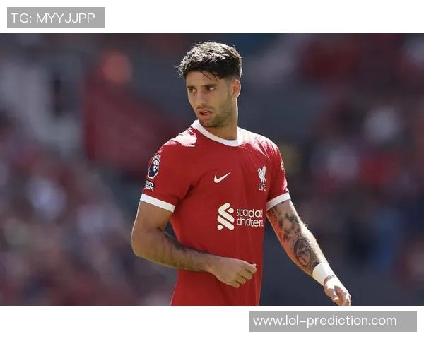 英超激战:马竞与利物浦战成平局精彩瞬间引发全场热烈反响 英超激战:马竞与利物浦战成平局精彩瞬间引发全场热烈反响